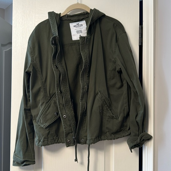 Hollister Jackets & Blazers - Hollister Green Cropped Cargo Jacket *M*